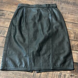 Women's Vintage WIN / LIT Black Leather Skirt size 9/10 (runs small US 5/6)